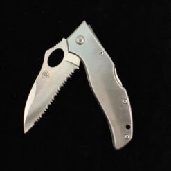 Ariat Medium Silver Folding Knife